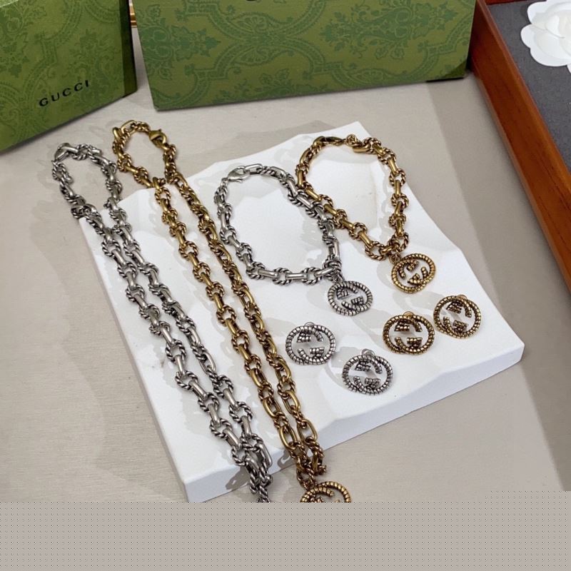 G*u*i necklaces